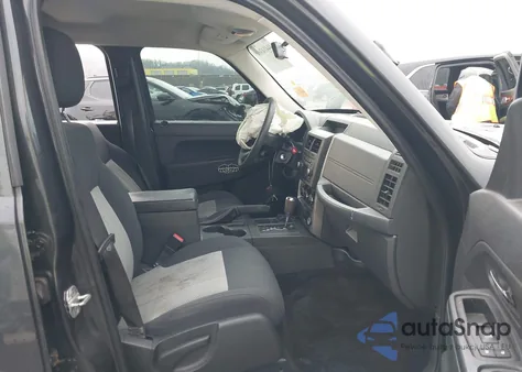 2010 Jeep Liberty Sport z USA, uszkodzony, nr VIN 1J4PN2GK2AW155970